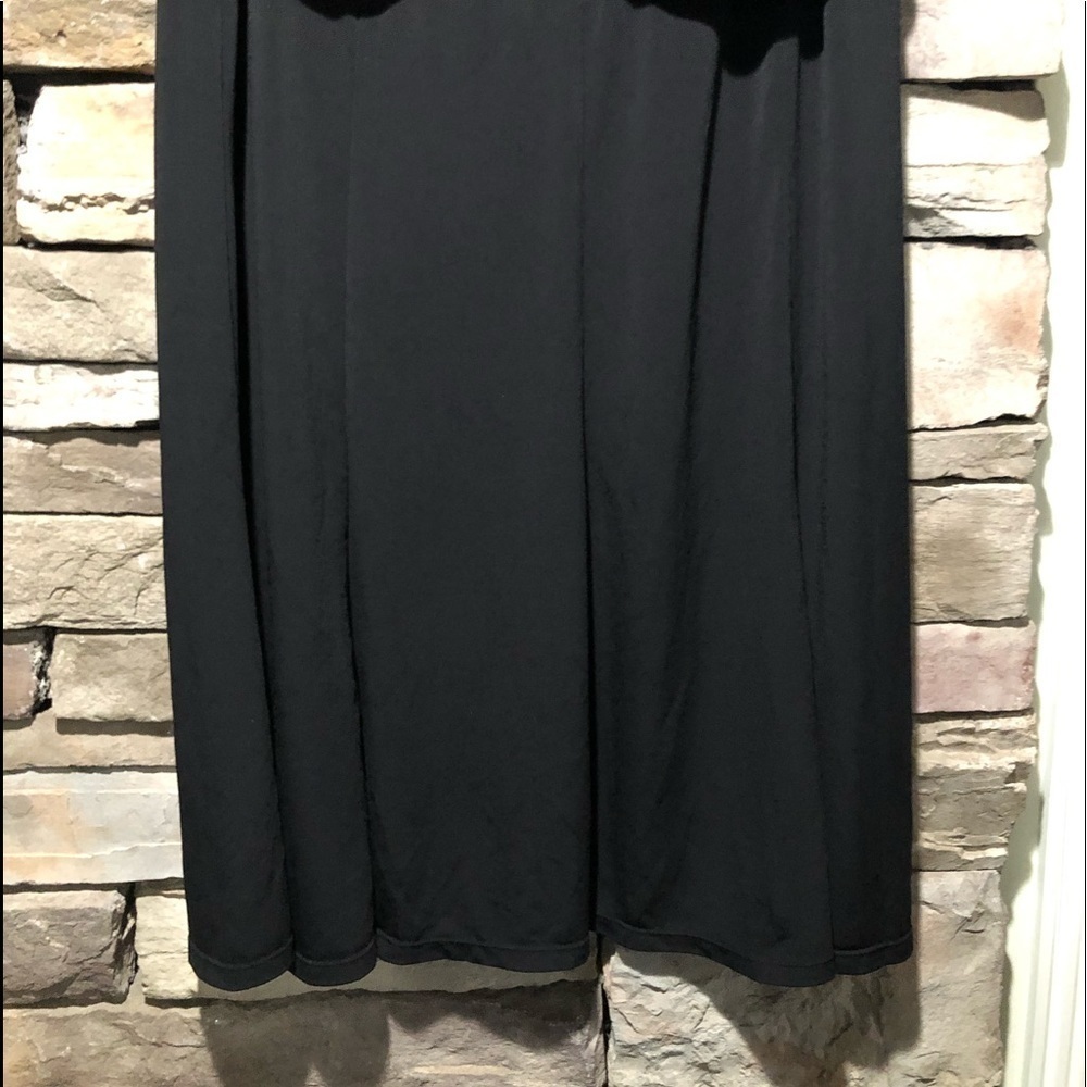 Requirements black skirt size large - Picture 6 of 11